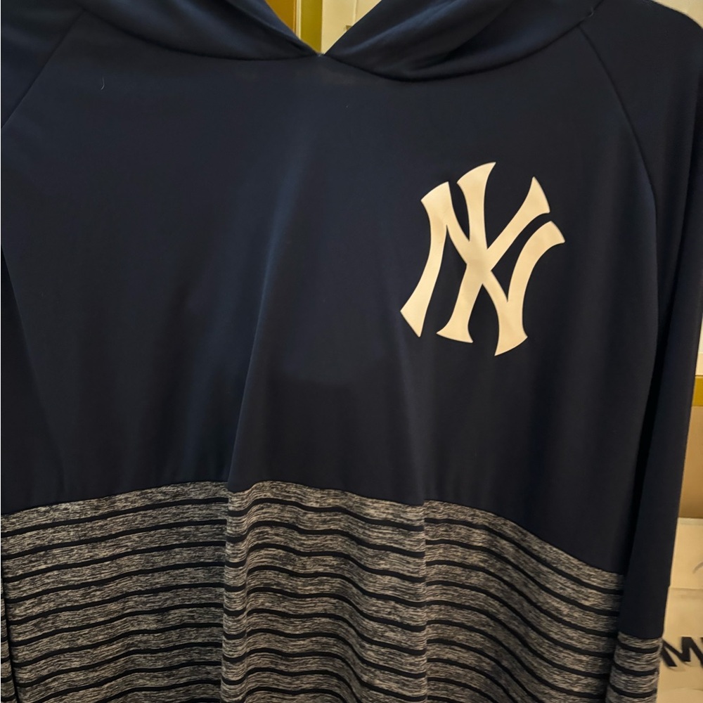 NY Yankee Fanatics Navy Hoodie